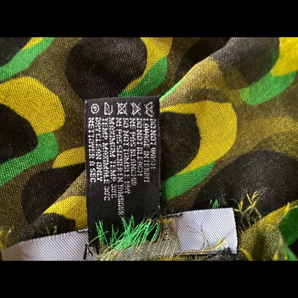 Versace Collection Shawl in printed Modal-Cashmere - Picture 7 of 9